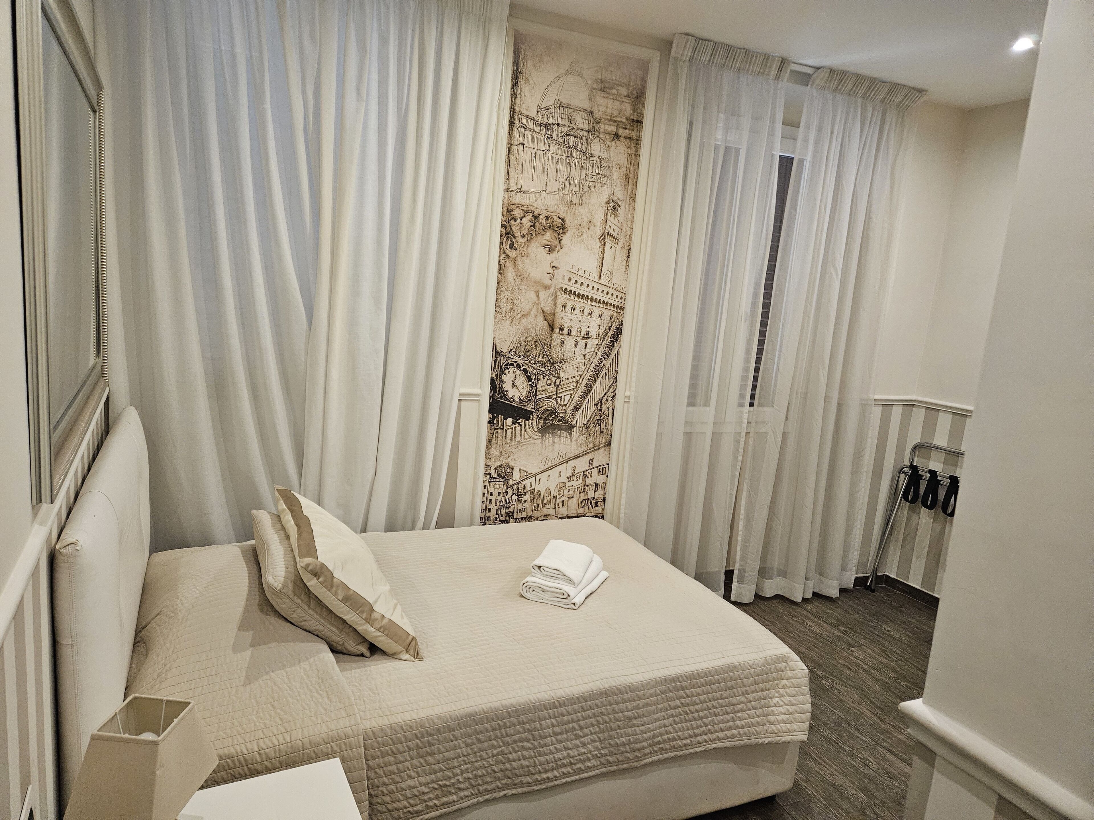 2 bedrooms, internet, bed sheets