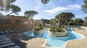Piscina stagionale all'aperto, lettini