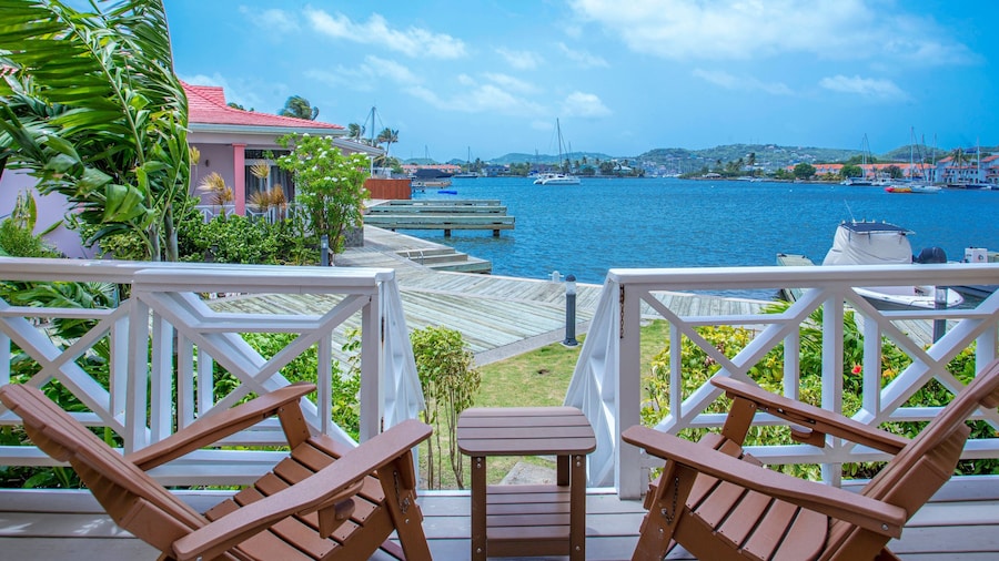 The Harbour #6 - 3 Bedrooms in Rodney Bay 3 Townhouse by RedAwning