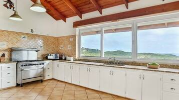 Villa, 1 Bedroom | Private kitchen | Fridge