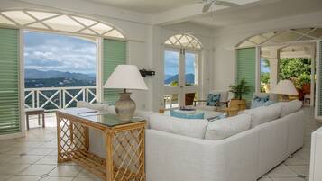 Villa, 4 Bedrooms | Living area