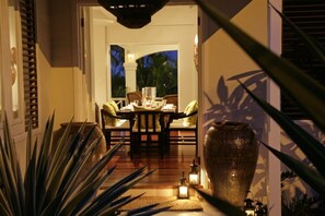 Villa, 3 Bedrooms | Dining