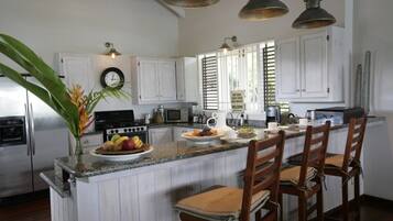 Villa, 3 Bedrooms | Private kitchen | Fridge