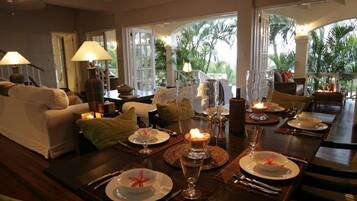 Villa, 3 Bedrooms | Dining