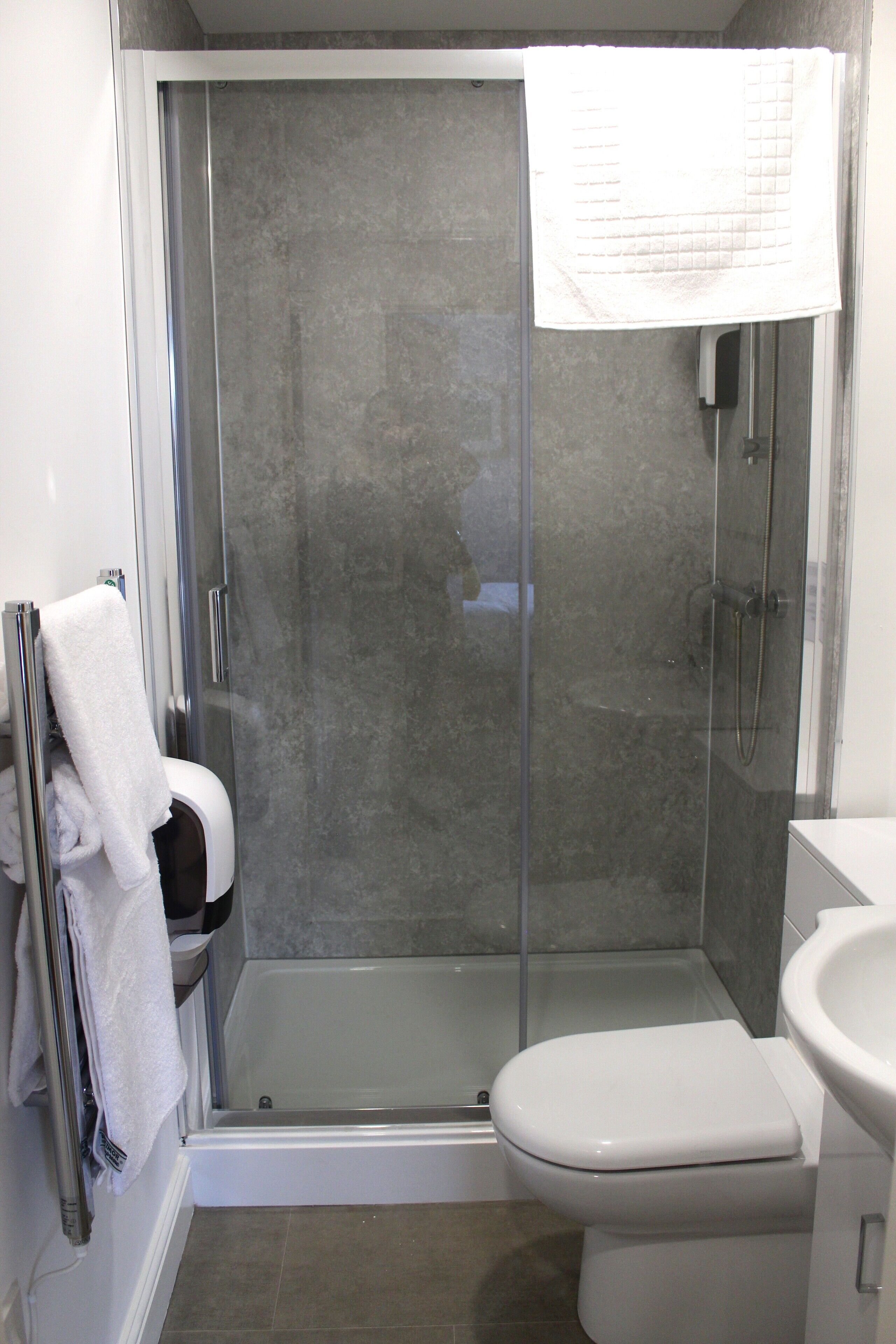 Douche, serviettes fournies
