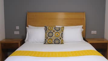3 habitaciones, escritorio, wifi gratis y ropa de cama