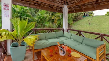 Villa, 5 Bedrooms | Property grounds