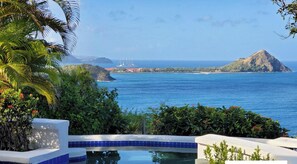 A pool with a view of the ocean and a distant island. - Beautiful 2-bed Cliffside Villa - Saline Reef 2 Bedroom Villa by RedAwning (Gros Islet)