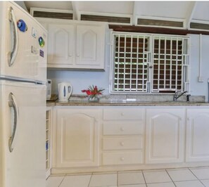 Villa, 1 Schlafzimmer | Eigene Küche | Kühlschrank, Ofen, Wasserkocher mit Kaffee-/Teezubehör, Toaster