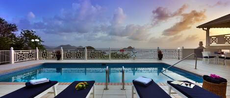 Villa, 4 Schlafzimmer | Pool
