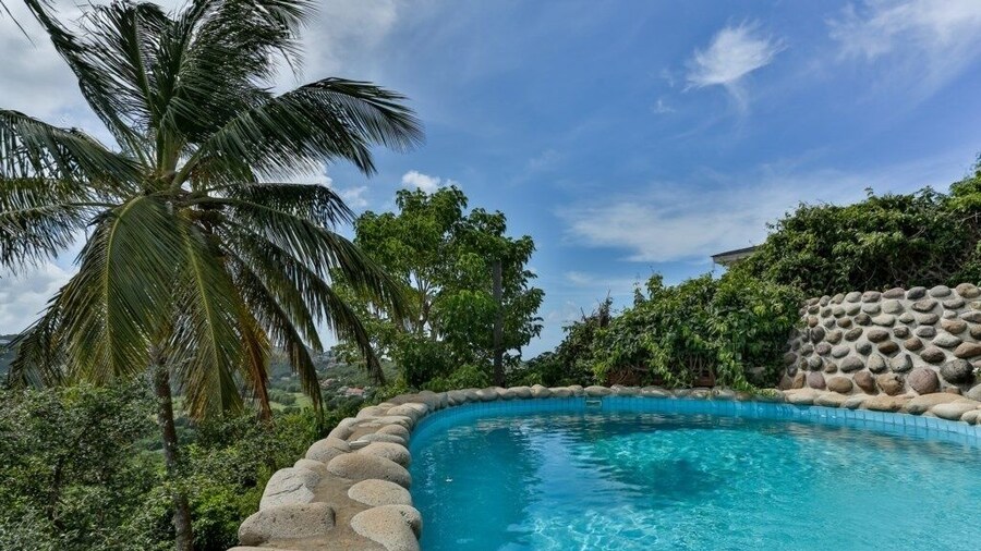 Hilltop Villa With Great Views Out To Sea - Villa Cadasse 3 Bedroom Villa by RedAwning