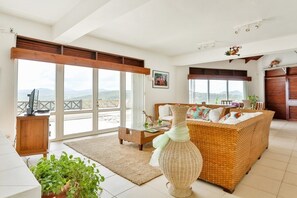 Villa, 3 habitaciones | Área de sala de estar