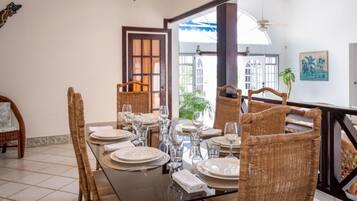 Villa, 2 Bedrooms | Dining