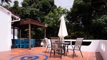 Villa, 2 Bedrooms | Outdoor dining