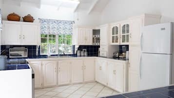 Villa, 2 Bedrooms | Private kitchen | Fridge