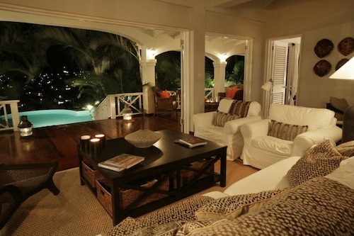 Beautiful Caribbean Style 2-bed Family Villa - Villa Kessi 2 Bedroom Villa by RedAwning
