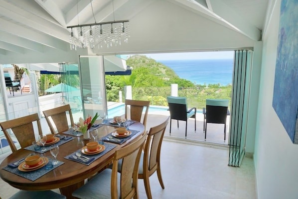 Villa, 3 chambres | Restauration