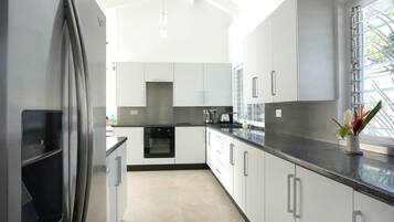 Villa, 3 Bedrooms | Private kitchen | Fridge