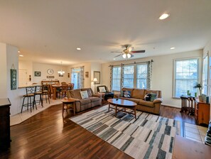 Smart TV, fireplace - Dog-Friendly 3BR Bear Trap Dunes Golf Villa – Steps to Beach Shuttle Stop (Ocean View)