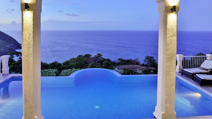 Cayman Villa - Contemporary 3 bedroom Villa with Stunning Ocean Views 3 Villa by RedAwning