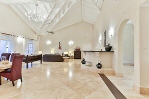 Villa, 3 chambres | Restauration