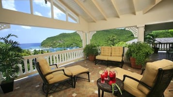 Villa, 5 Bedrooms | Terrace/patio