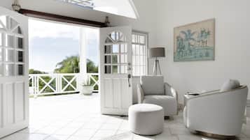 Villa, 4 Bedrooms | Interior
