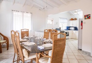 Villa, 4 Bedrooms | Dining
