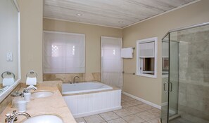 Stadtwohnung, 2 Schlafzimmer | Badezimmer | Handtücher
