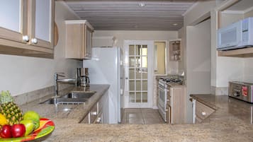 Townhome, 2 Bedrooms | Private kitchen | Fridge