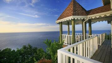 Villa, 3 Bedrooms | Property grounds