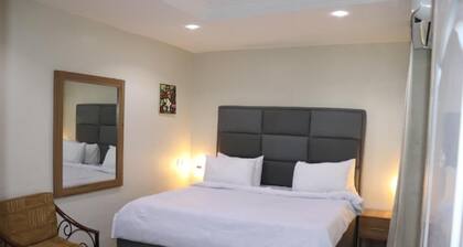 Tangerin Terracotta House and Apartment