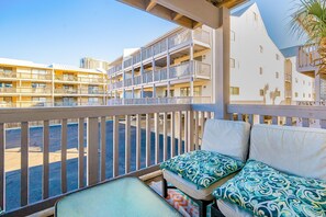 Condo, 2 Bedrooms | Property grounds