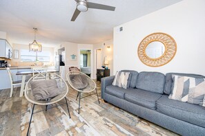 Condo, 2 Bedrooms | Living area