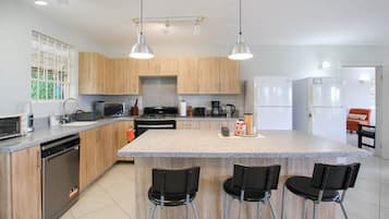 Fridge, oven, coffee/tea maker, toaster