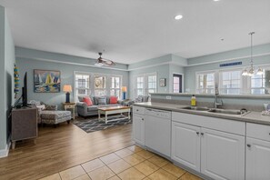 Condo, 3 Bedrooms | Interior