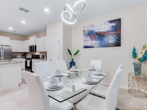 Villa, 5 Bedrooms | Dining