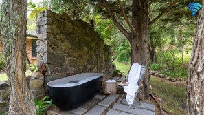 Property grounds - Cedar Corner – serene rural retreat (Broughton Village)