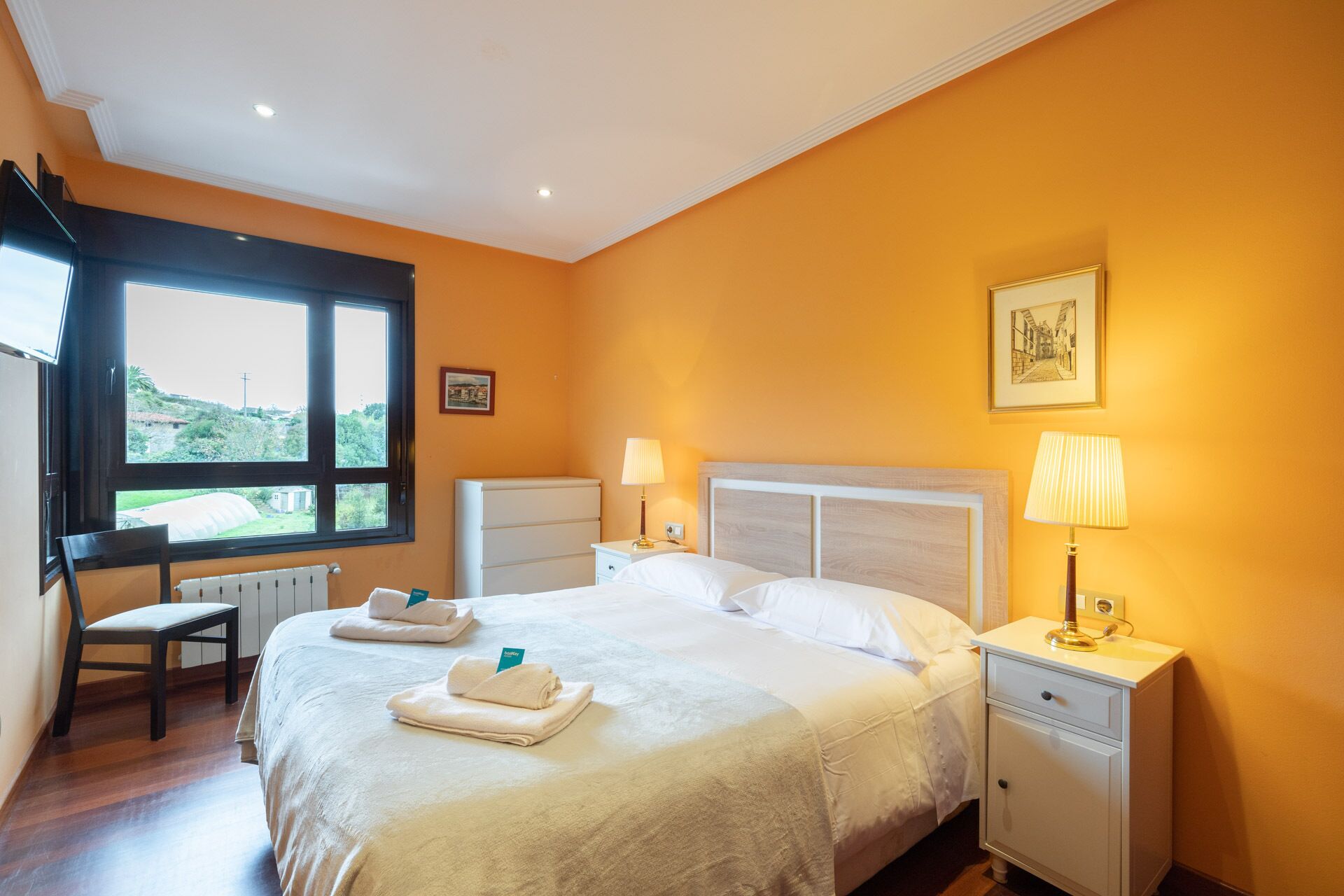 2 chambres, fer et planche à repasser, Wi-Fi, draps fournis