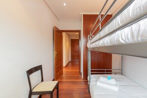 2 bedrooms, iron/ironing board, WiFi, bed sheets