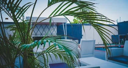 James Court Hotel & Luxury Apartments