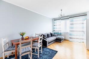 Apartment | Essbereich im Zimmer