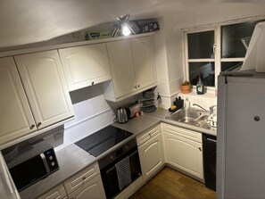 Casa | Cucina privata | Frigorifero, microonde, forno, piano cottura