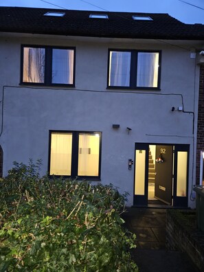 Exterior - 1 Bed Flat - Sleeps 2 - Parking - Garden (London)