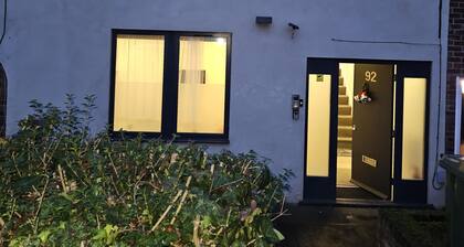 1 Bed Flat - Sleeps 2 - Parking - Garden