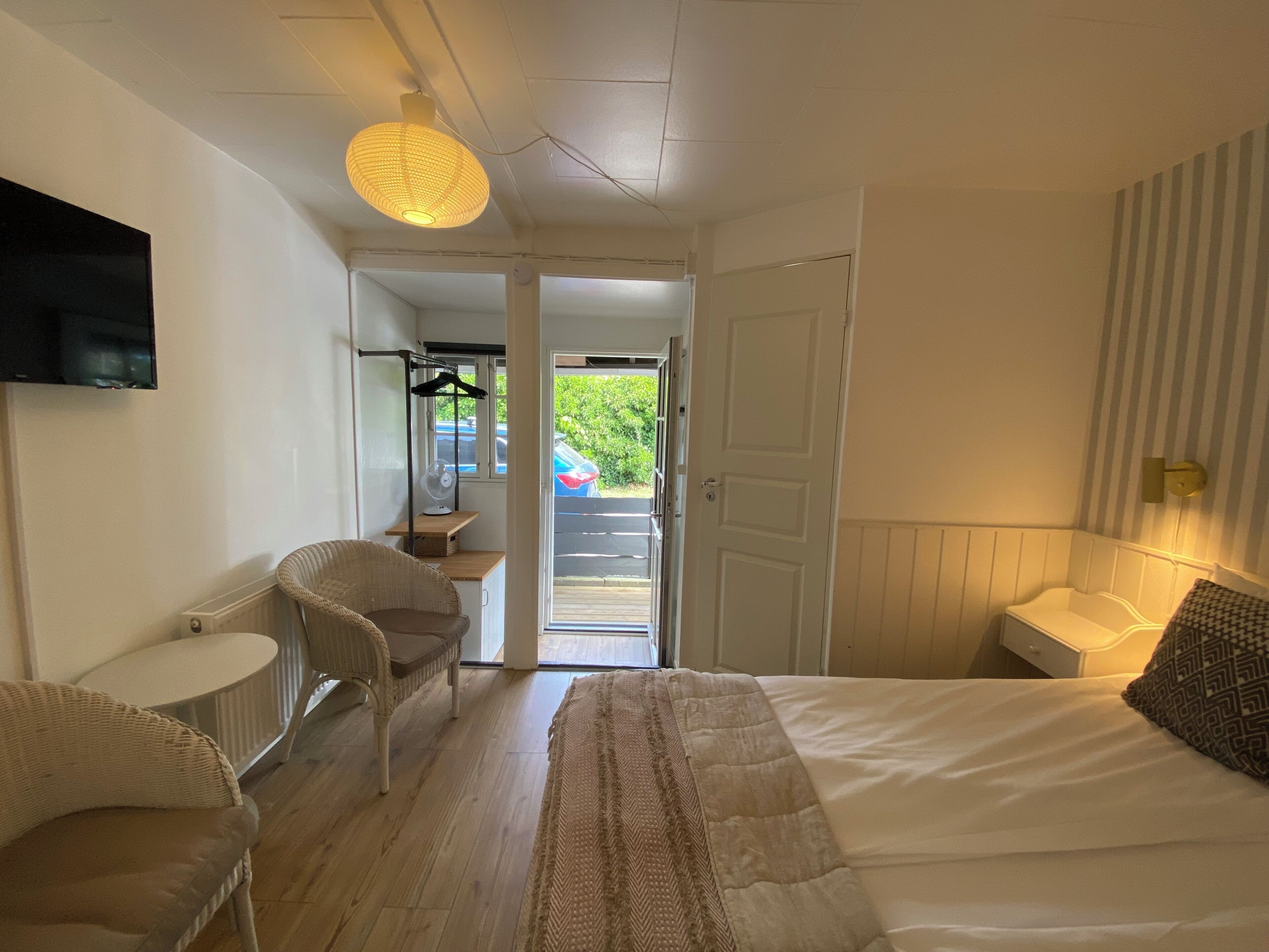 Small Double with Street View | Wifi gratis y ropa de cama 