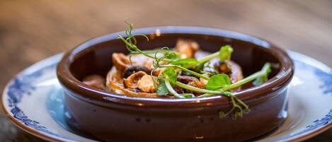 A bowl of food on a plate.