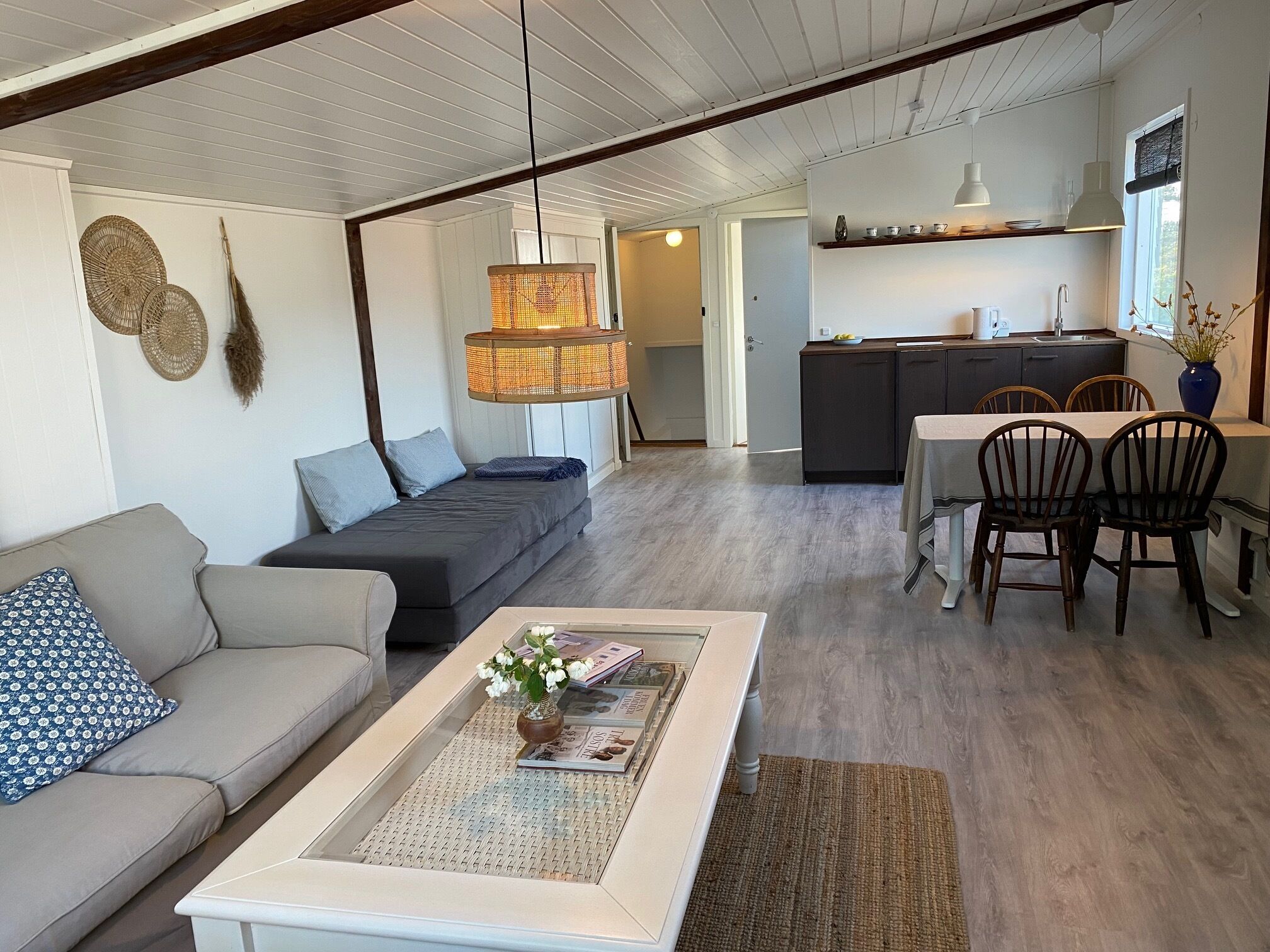 Apartment with Garden View | Living area | Flat-screen TV