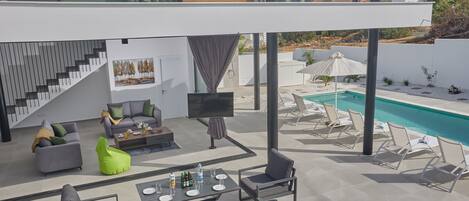 Outdoor pool, a heated pool