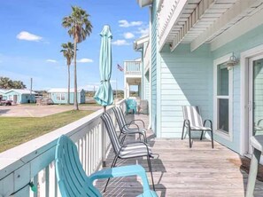 Terrace/patio - Bayfront Kontiki 704 (Rockport)